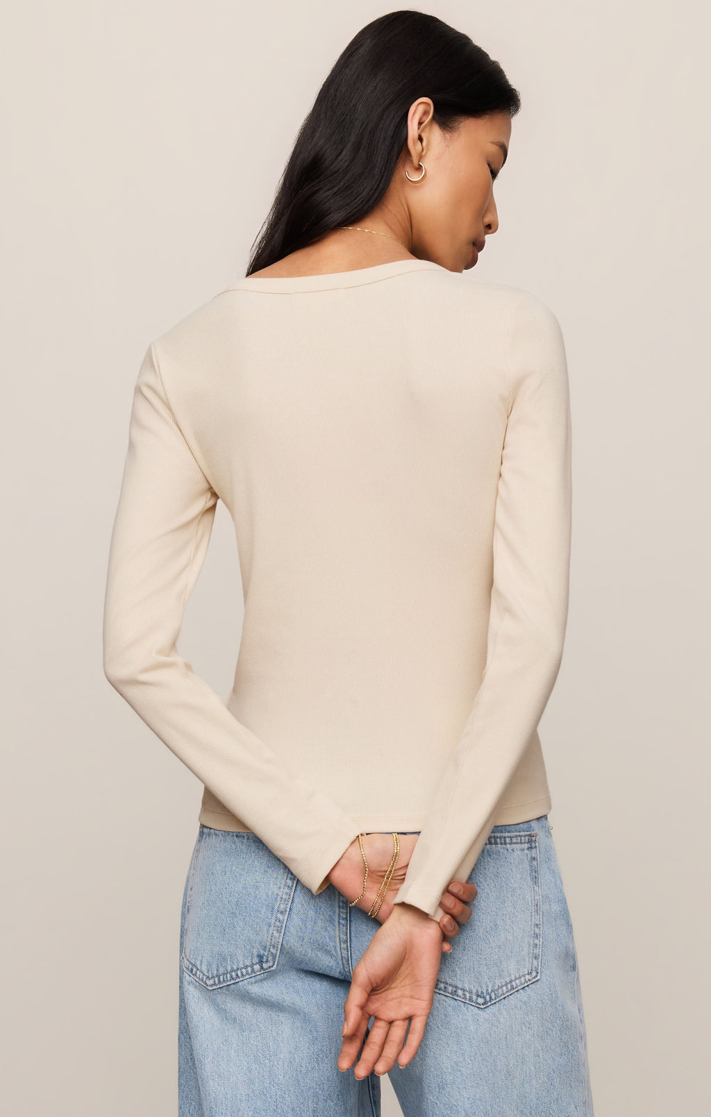 Greyson Scoop Long Sleeve Tee